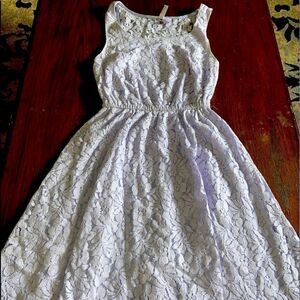 Woman’s divided lace midi dress